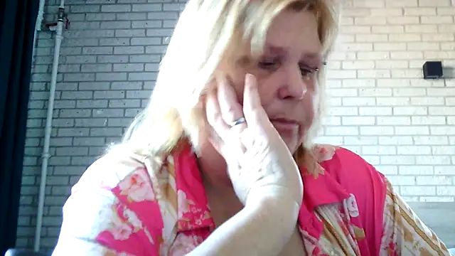 Sylviastar46 online show from April 2026 08:04:02 AM