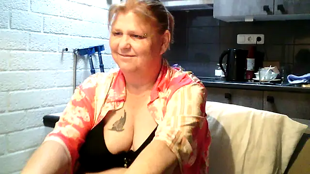 Sylviastar46 online show from May 2026 07:23:02 AM