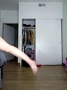 Snapshot of Karebearz1 chatting on November 2025 04:52:02 AM Karebearz1 online show from November 2025 04:52:02 AM