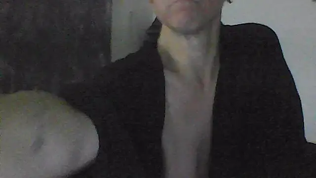 Snapshot of Karebearz1 chatting on April 2026 11:33:01 AM Karebearz1 online show from April 2026 11:33:01 AM