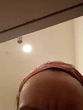 Snapshot of Karebearz1 chatting on November 2025 08:20:02 PM Karebearz1 online show from November 2025 08:20:02 PM