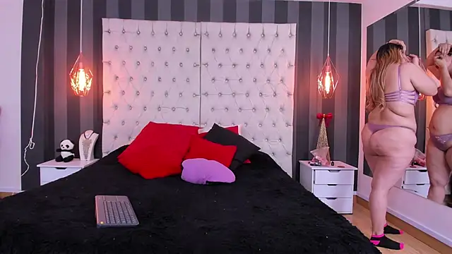 Snapshot of BrendaMarxhal chatting on November 2025 03:32:01 AM BrendaMarxhal online show from November 2025 03:32:01 AM