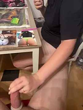 Teeny-Slut18 online show from June 2026 11:24:02 PM