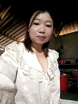 julybe online show from March 2026 04:29:01 AM