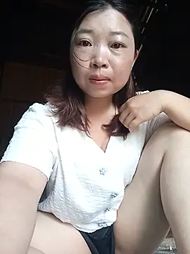 Snapshot of julybe chatting on June 2026 05:41:02 AM julybe online show from June 2026 05:41:02 AM