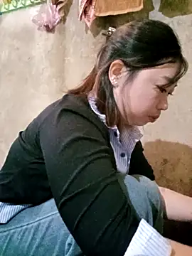 julybe online show from December 2025 02:01:02 AM