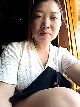 julybe online show from April 2026 05:53:02 AM