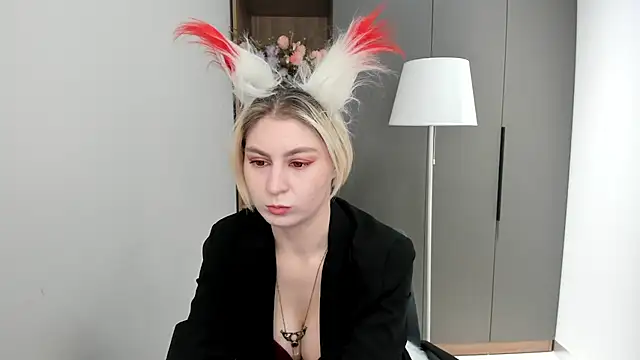 Snapshot of ShaunnaMachacek chatting on November 2025 04:17:02 AM ShaunnaMachacek online show from November 2025 04:17:02 AM