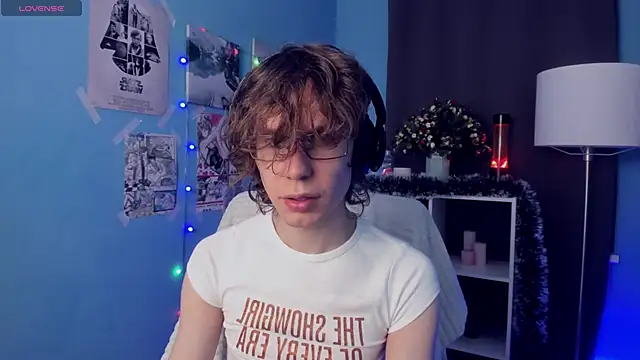 Snapshot of LeoBensyten chatting on November 2025 03:33:01 PM LeoBensyten online show from November 2025 03:33:01 PM