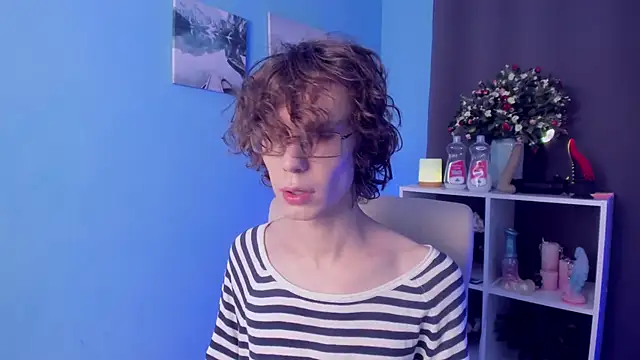 Snapshot of LeoBensyten chatting on November 2025 08:57:02 PM LeoBensyten online show from November 2025 08:57:02 PM