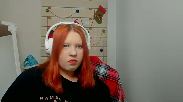 Snapshot of FoxPlayXX chatting on December 2025 10:20:01 PM FoxPlayXX online show from December 2025 10:20:01 PM