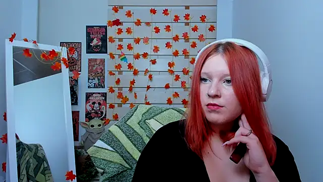 Snapshot of FoxPlayXX chatting on November 2025 10:32:01 PM FoxPlayXX online show from November 2025 10:32:01 PM