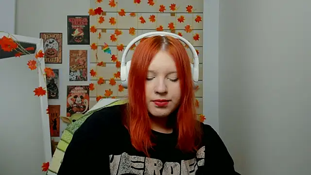 Snapshot of FoxPlayXX chatting on November 2025 08:13:01 PM FoxPlayXX online show from November 2025 08:13:01 PM