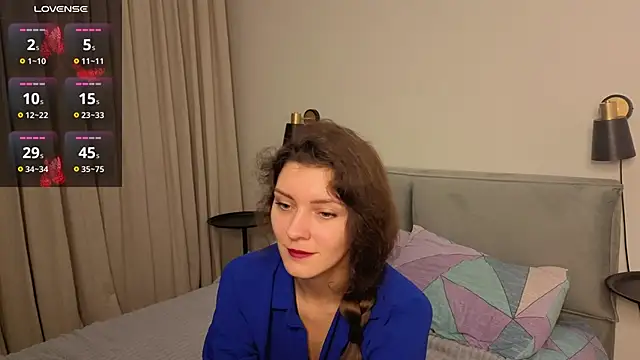 LauraYoungg online show from November 2025 07:28:02 PM