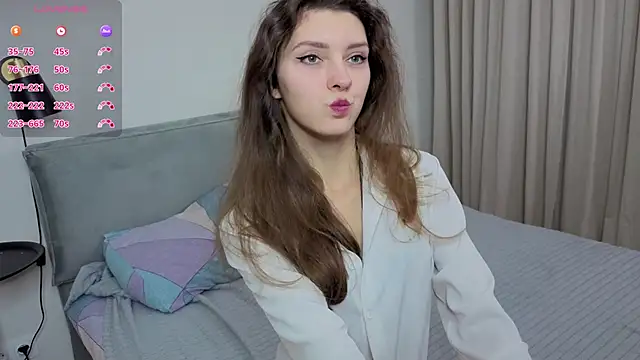 LauraYoungg online show from November 2025 08:25:01 PM