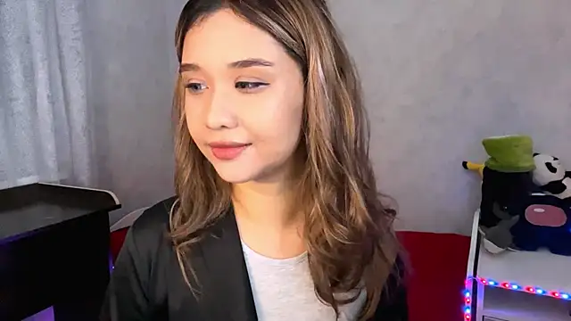 Snapshot of LovelyLara chatting on November 2025 06:18:01 PM LovelyLara online show from November 2025 06:18:01 PM