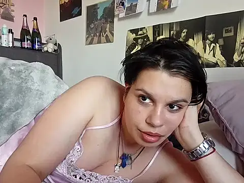 Snapshot of Carolineisback chatting on May 2026 03:47:01 PM Carolineisback online show from May 2026 03:47:01 PM