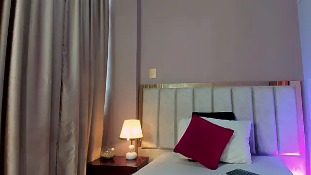 HannaaWells online show from December 2025 04:01:01 PM