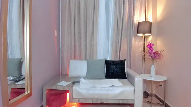 HannaaWells online show from November 2025 05:57:01 PM