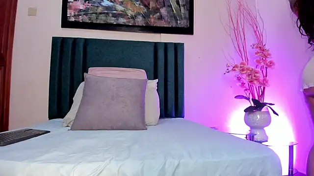 HannaaWells online show from April 2026 07:07:02 PM