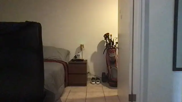 ezrah23 online show from April 2026 09:21:01 PM