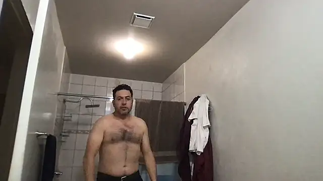 ezrah23 online show from December 2025 06:47:01 PM