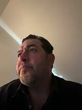 ezrah23 online show from January 2026 06:44:02 PM