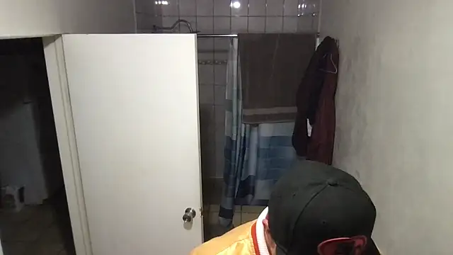 ezrah23 online show from December 2025 06:41:02 AM