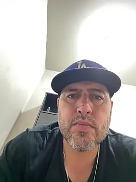 ezrah23 online show from December 2025 06:26:01 AM