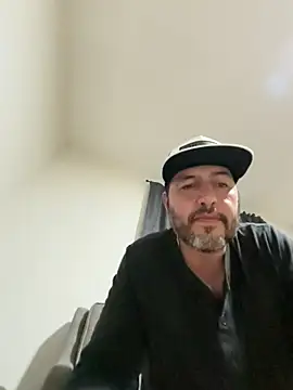 ezrah23 online show from January 2026 01:31:02 AM