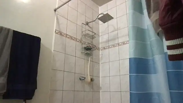 ezrah23 online show from December 2025 04:33:02 PM