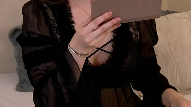 VickiBanx online show from December 2025 04:03:01 AM