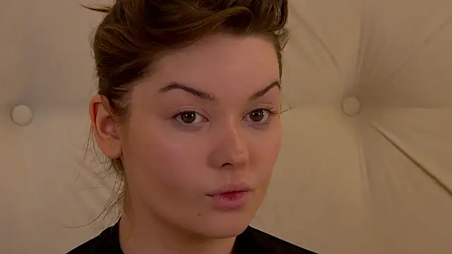 VickiBanx online show from November 2025 09:03:02 AM