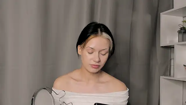 BrandiFraise online show from November 2025 01:49:02 PM