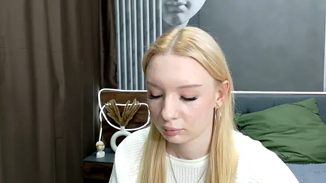 Snapshot of TiffanyJensen chatting on October 2025 11:07:01 AM TiffanyJensen online show from October 2025 11:07:01 AM