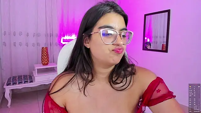 Luna Jonnes1 online show from June 2026 07:18:02 PM