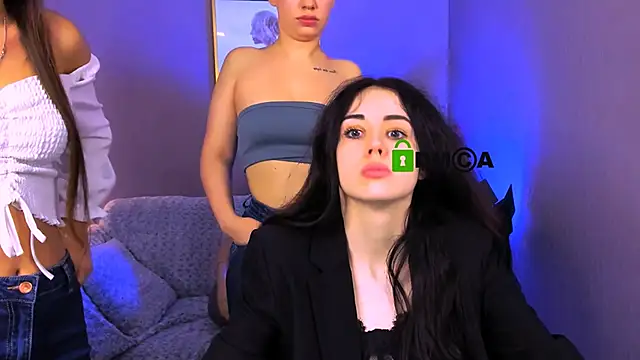 lisa dark  online show from November 2025 09:18:01 PM