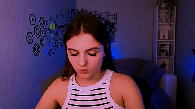 lisa dark  online show from December 2025 01:23:01 PM