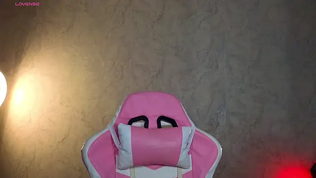 Snapshot of Lovelly_molly1 chatting on May 2026 07:10:01 PM Lovelly molly1 online show from May 2026 07:10:01 PM