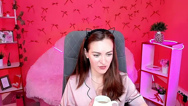 Snapshot of EdnaThomus chatting on November 2025 09:24:02 AM EdnaThomus online show from November 2025 09:24:02 AM