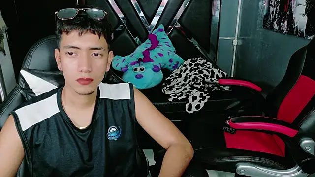 darwinandbrayann online show from November 2025 03:45:02 PM