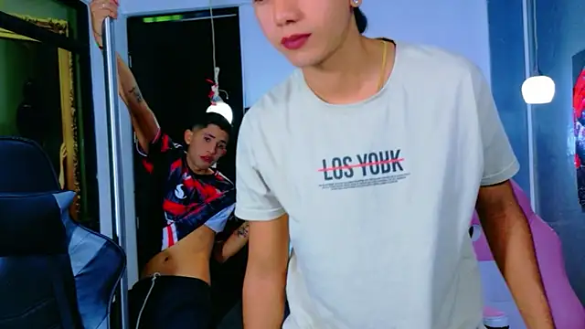 darwinandbrayann online show from November 2025 08:01:02 PM