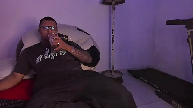 LucassFoster online show from November 2025 04:06:01 AM