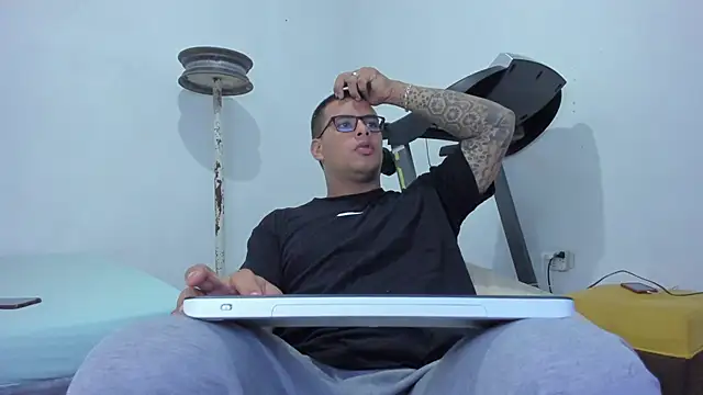 LucassFoster online show from November 2025 08:35:02 PM