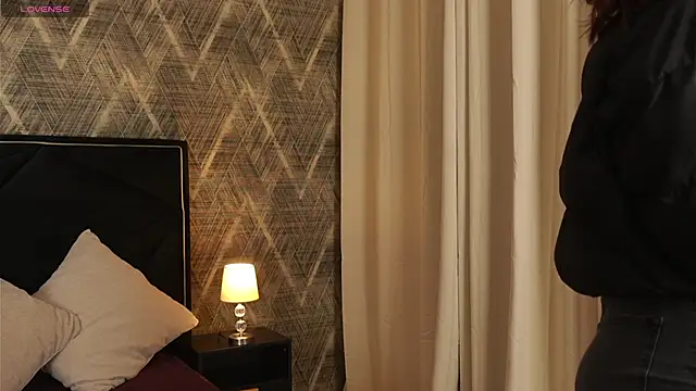 Snapshot of ZoeBella chatting on November 2025 09:37:02 PM ZoeBella online show from November 2025 09:37:02 PM