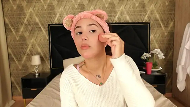 Snapshot of ZoeBella chatting on November 2025 01:14:01 PM ZoeBella online show from November 2025 01:14:01 PM