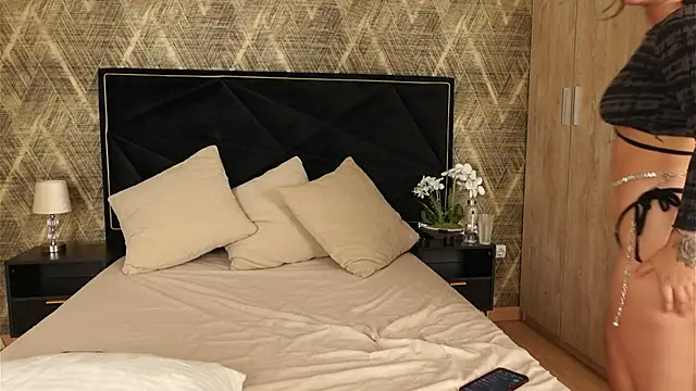 Snapshot of ZoeBella chatting on November 2025 01:16:02 PM ZoeBella online show from November 2025 01:16:02 PM