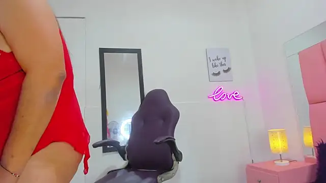 Evaa white online show from November 2025 12:09:02 PM