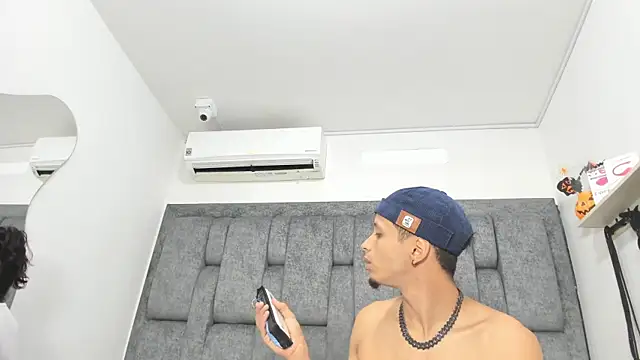 DamianandEva online show from December 2025 01:01:02 PM