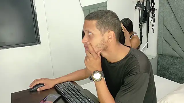 Snapshot of DamianandEva chatting on June 2026 12:32:02 PM DamianandEva online show from June 2026 12:32:02 PM